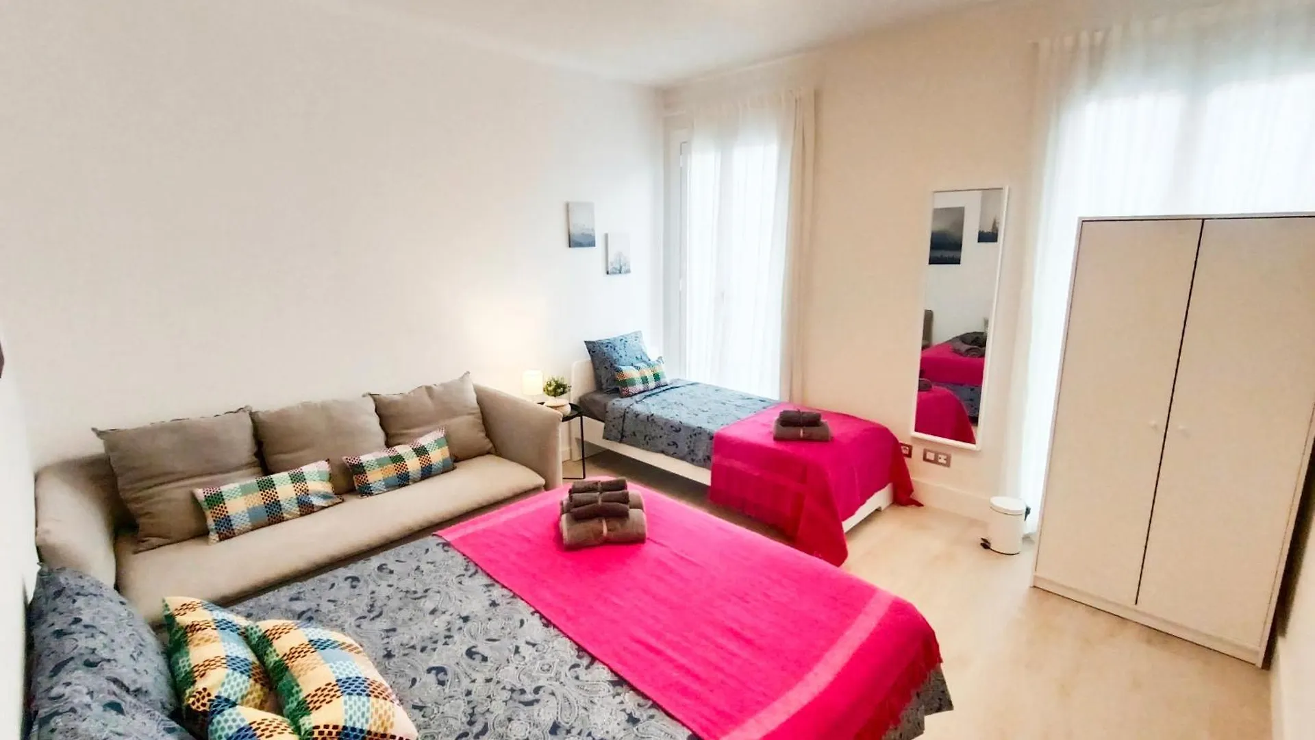 Private Rooms By Plaza Universidad Βαρκελώνη Hostel